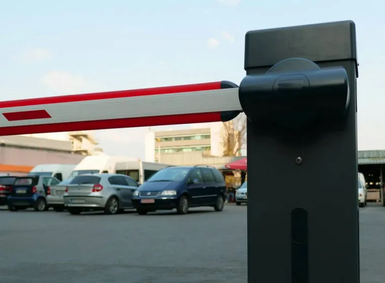 Mettre une barrière levante automatique dans un parking, Toulon, GMC HABITAT