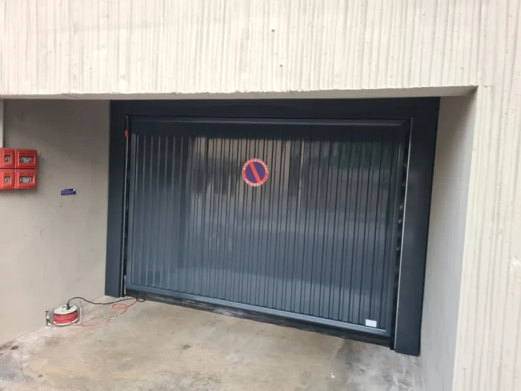 GMC HABITAT est intervenu pour réaliser le remplacement d'une porte de garage de copropriété a LA SEYNE/MER, Toulon, GMC HABITAT