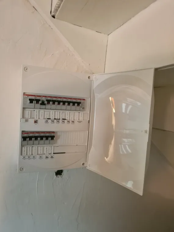 GMC HABITAT est intervenu pour effectuer une mise en sécurité d'un coffret électrique à LA FARLEDE, Toulon, GMC HABITAT