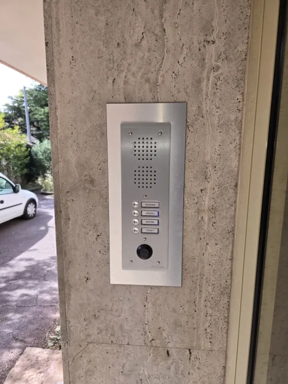 Installation d'un interphone pour un immeuble à Toulon 