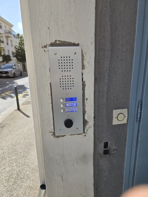 installation d'un interphone pour un immeuble à SANARY/MER, Toulon, GMC HABITAT