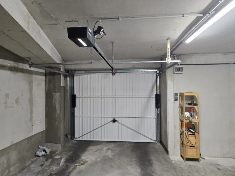 Raccordement électrique d'une pompe de relevage dans un garage souterrain à La Seyne sur Mer, Toulon, GMC HABITAT