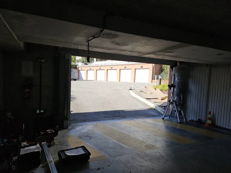 Installation et motorisation d'une porte de garage collective à La Garde, Toulon, GMC HABITAT