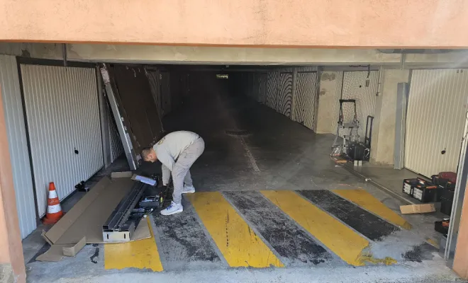 Installation et motorisation d'une porte de garage collective à La Garde, Toulon, GMC HABITAT