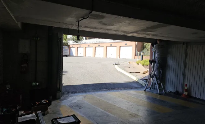Installation et motorisation d'une porte de garage collective à La Garde, Toulon, GMC HABITAT