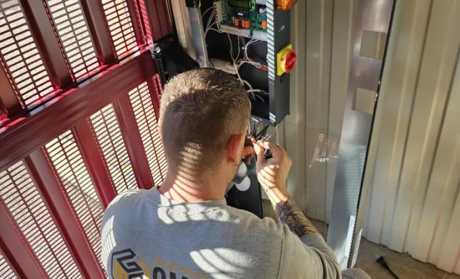 Installation et motorisation d'une porte de garage collective à La Garde, Toulon, GMC HABITAT